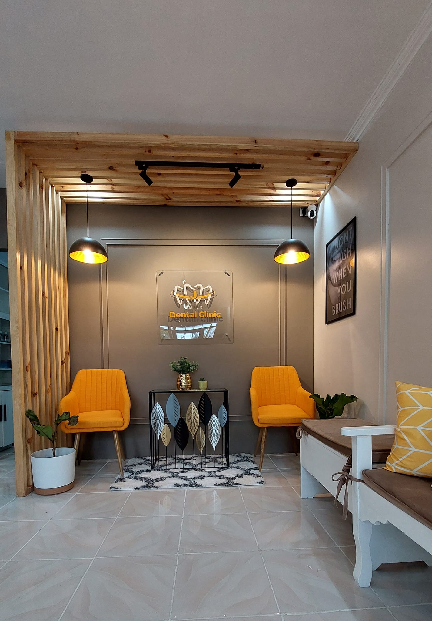 JSmile treatment room, warm, clean, and professionally equipped